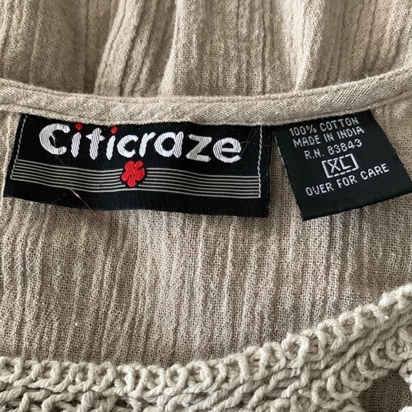 Citicraze Women’s layered tank top with crochet neck line Size XL good condition - Picture 3 of 4